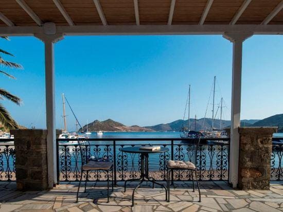 Silver Beach Hotel in Decentralized Administration of the Aegean