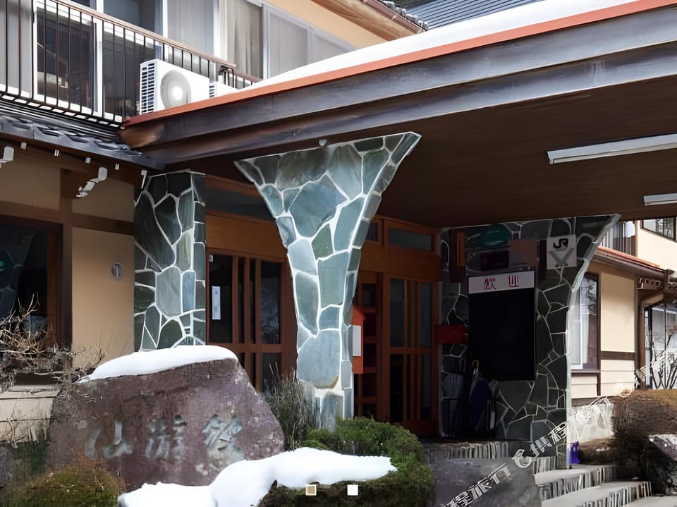 Shitajima Onsen Senyukan Hotel in Takayama