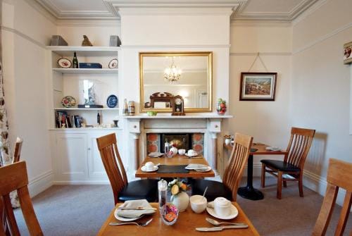 Bronte Guest House Hotel in York