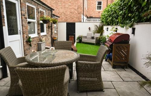 Bronte Guest House Hotel in York