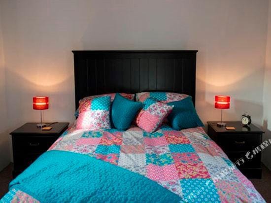 Kinbane Self Catering Cottages - 'Makem's Cottage' Hotel in Northern Ireland