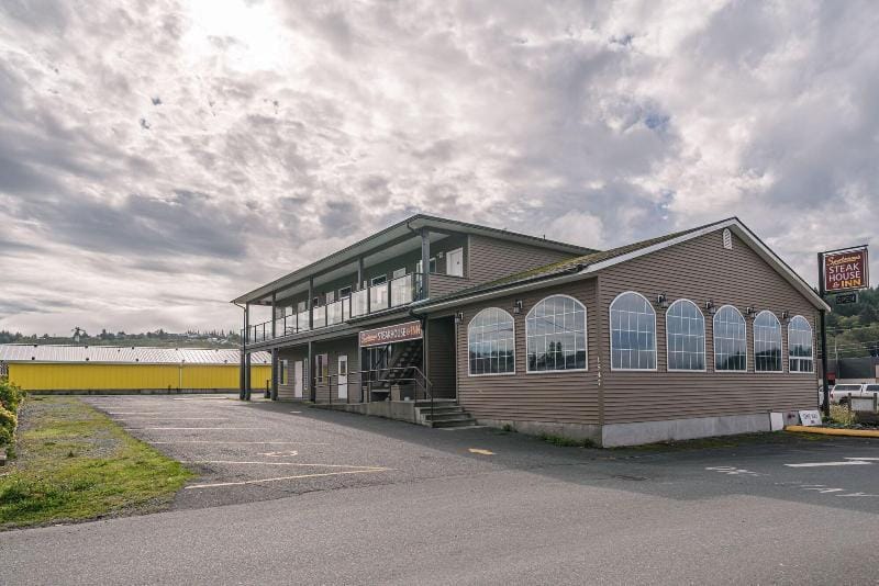 Sportsman's Inn on the Harbour Front Hotel in Vancouver Island