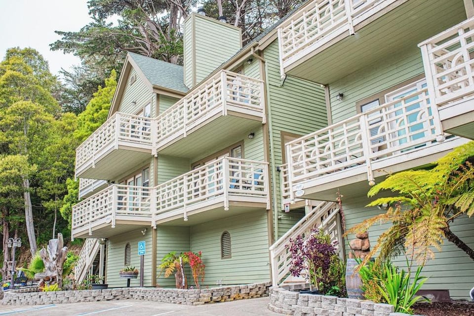 Wharf Master's Inn Hotel in Point Arena