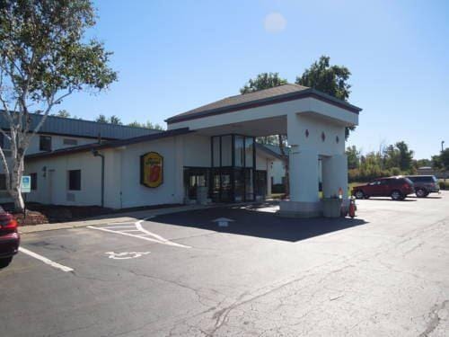 Super 8 by Wyndham Cleveland Hotel in Ohio