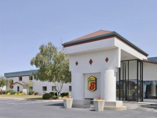 Super 8 by Wyndham Cleveland Hotel in Ohio
