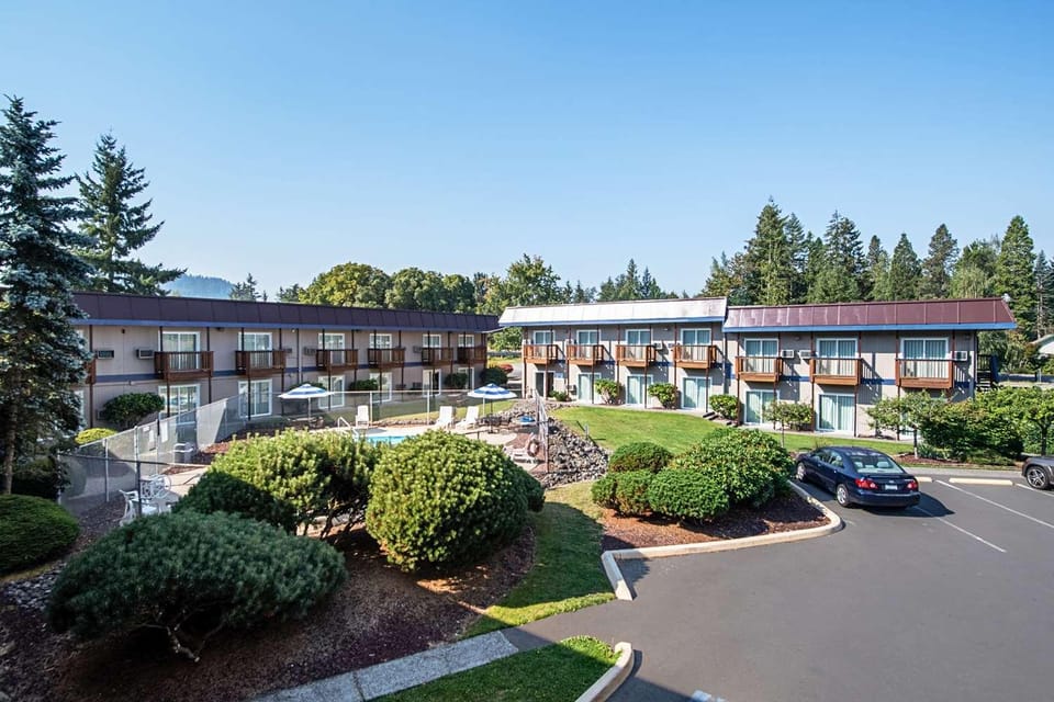 Rodeway Inn Enumclaw Mount Rainier-Crystal Mountain Area Hotel in King County