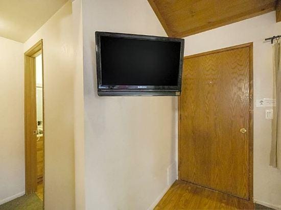 Sleepy Hollow Cabins & Hotel Hotel in Crestline
