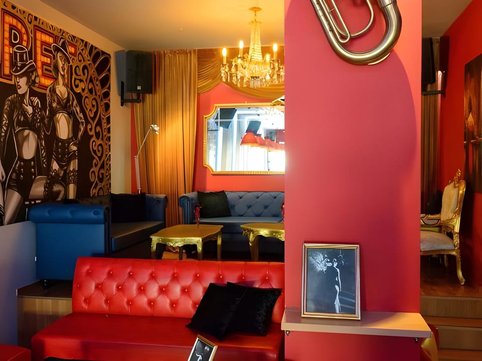 Lux Hotel Hotel in Pireas