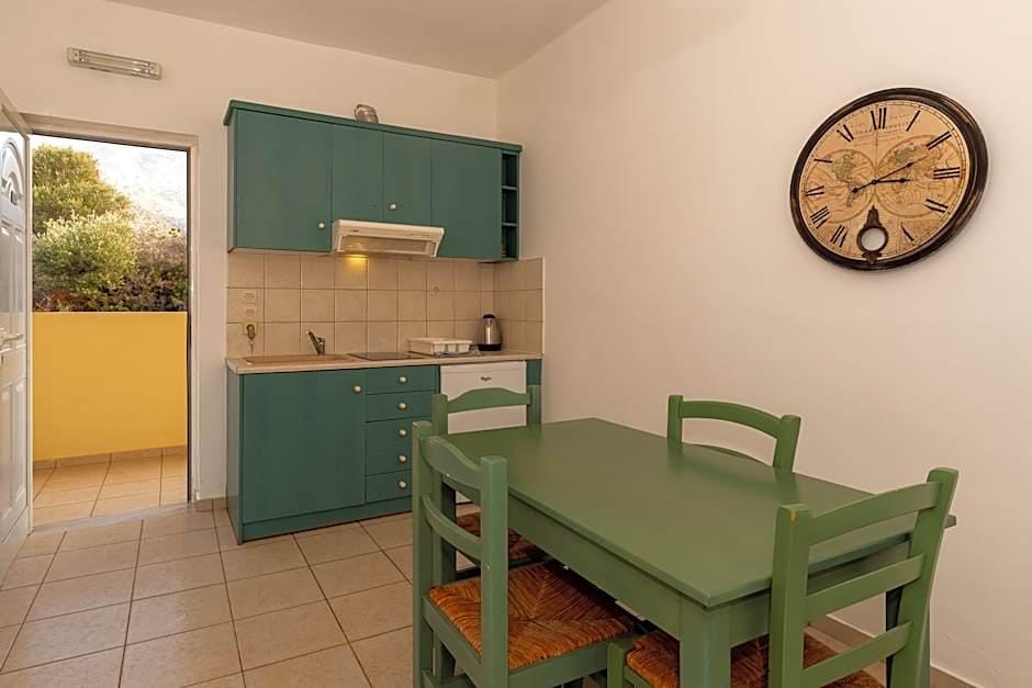 Elpis Studio Apartments Hotel in Crete