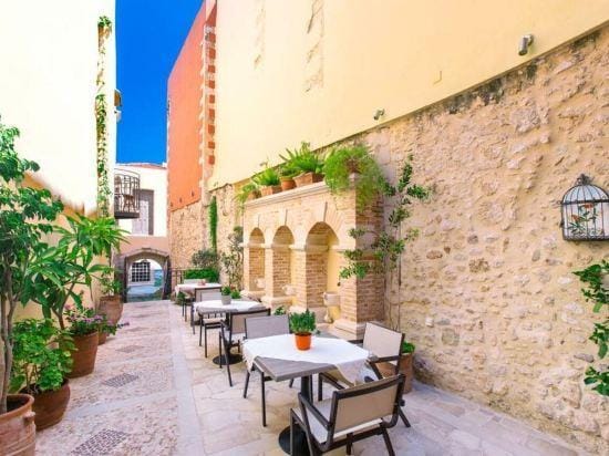 Casa Moazzo Suites and Apartments Hotel in Rethymno