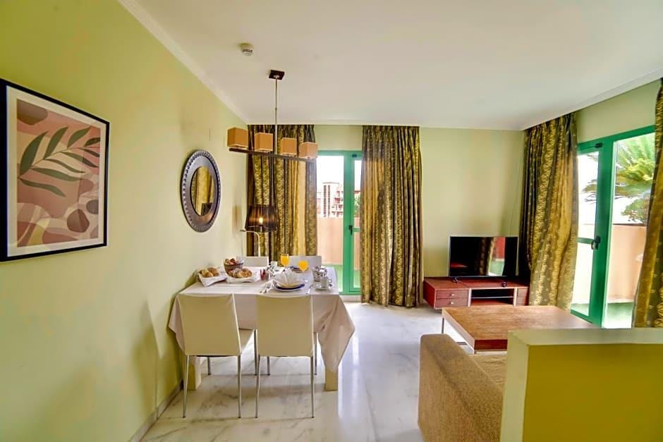Holiday World Riwo Hotel. Hotel in Benalmadena