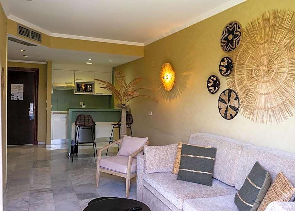 Holiday World Riwo Hotel. Hotel in Benalmadena
