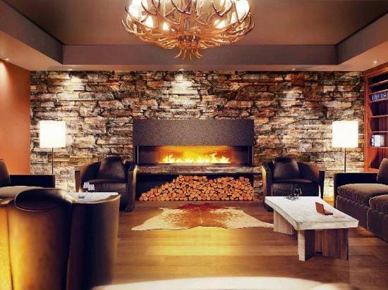 Peaks Place Apartments & Spa Hotel in Canton of Grisons