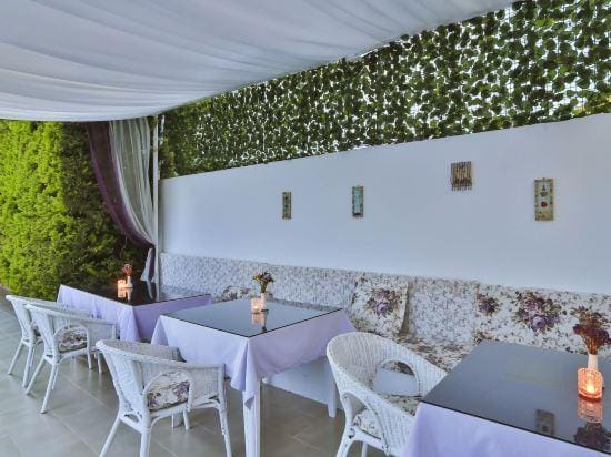 Kiraz Otel Hotel in Alaçatı