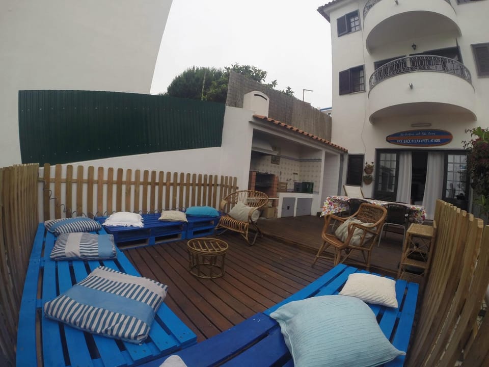 Ericeira Chill Hill Hostel & Private Rooms - Peach Garden Hotel in Ericeira