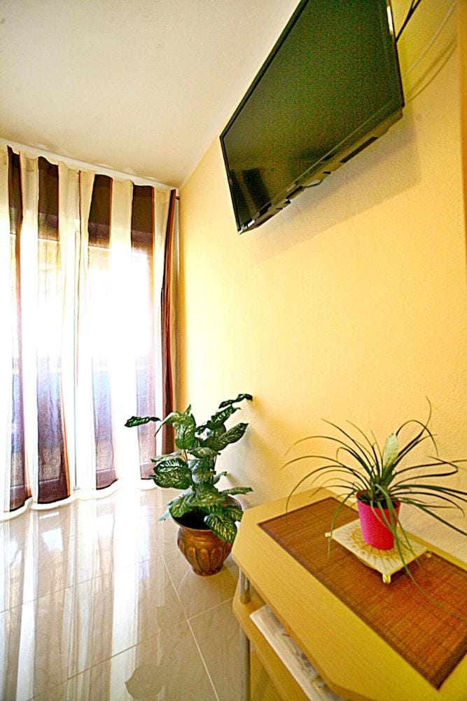 Studios Ruza Hotel in Baška Voda