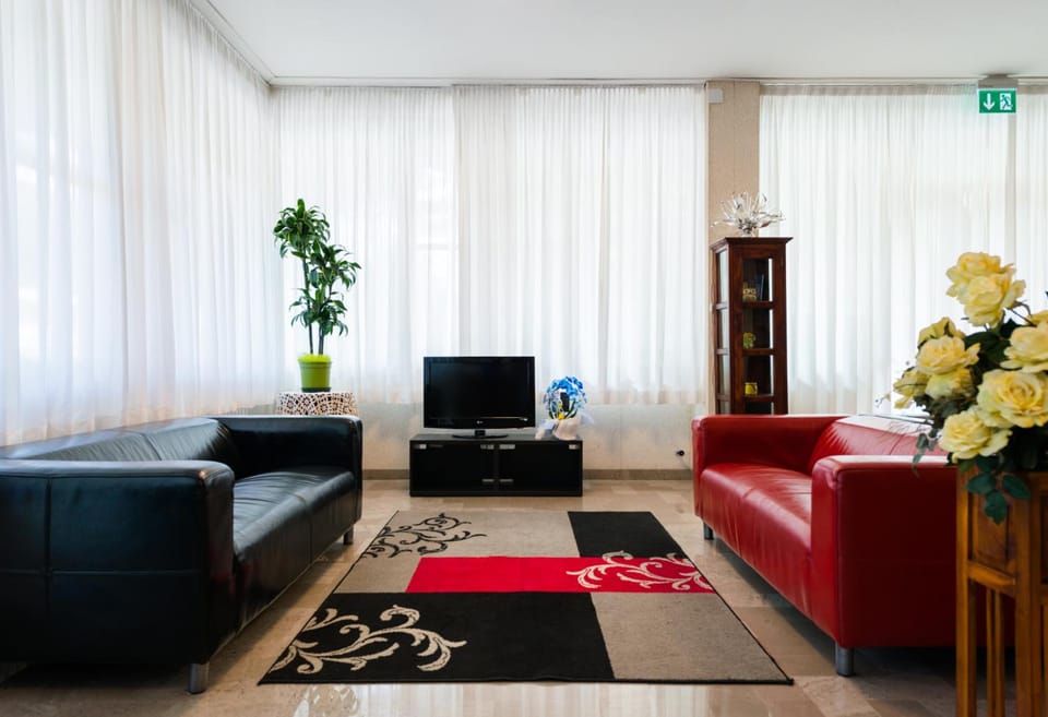Shared lounge/TV area