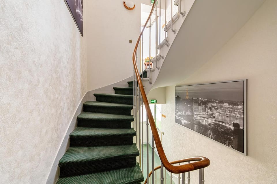 Crystal Hotel Hotel in Levallois-Perret