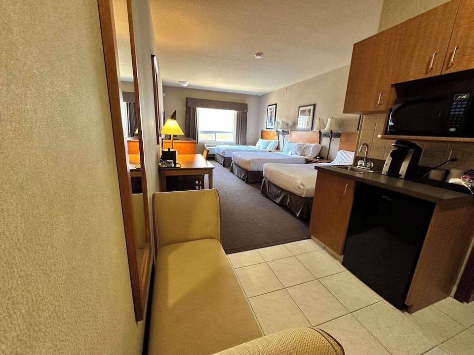 Clarion Pointe Hotel in Alberta