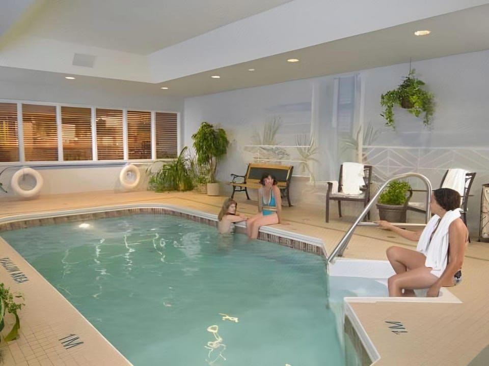 Stone Gate Inn Hotel in Orillia