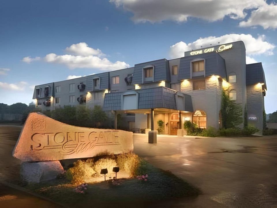Stone Gate Inn Hotel in Orillia