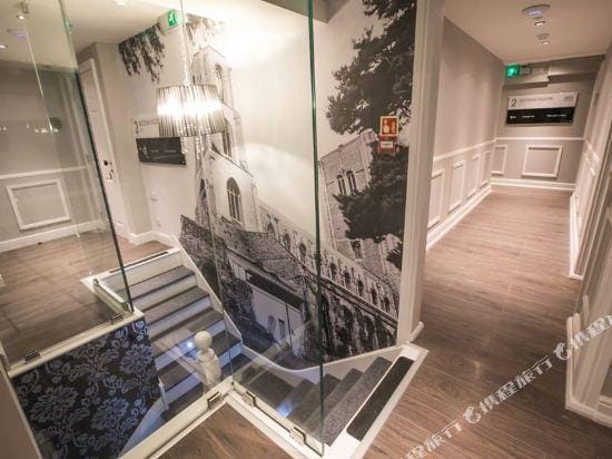 Apartments at Number 10 the Abbey Hotel in Broadland District