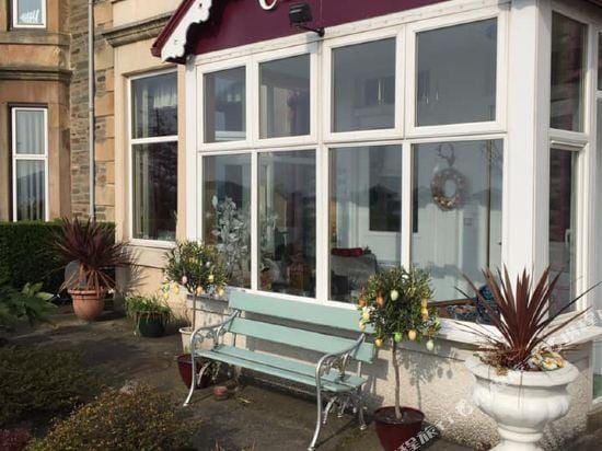 The Cedars Guest House Hotel in Dunoon