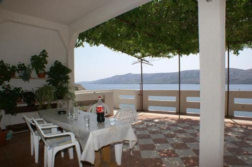 Apartments and rooms by the sea Zubovici, Pag - 4065 Hotel in Zadar County