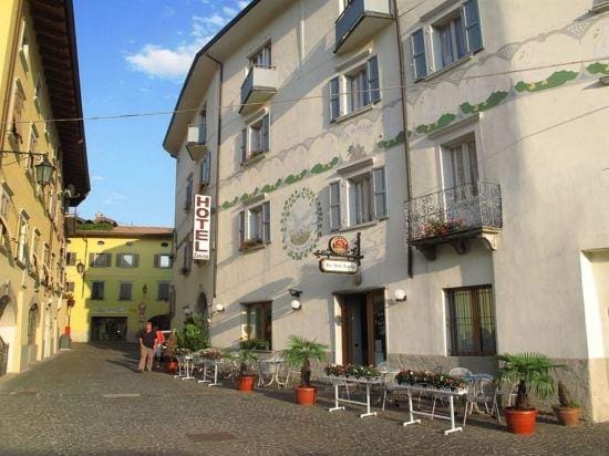 epOche Hotel Zanella 1889 Hotel in Nago–Torbole