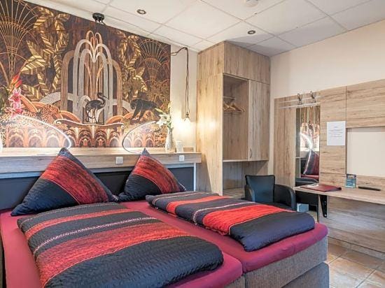 Land-Hotel Zum Schwan, Garni Weilerswist-Metternich 3 E-Ladepunkte Hotel in Rhineland-Palatinate
