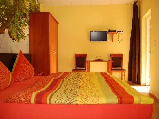 Land-Hotel Zum Schwan, Garni Weilerswist-Metternich 3 E-Ladepunkte Hotel in Rhineland-Palatinate