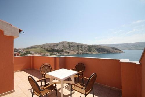 Rooms by the sea Metajna, Pag - 6487 Hotel in Zadar County
