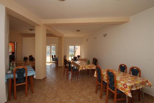 Rooms by the sea Metajna, Pag - 6487 Hotel in Zadar County