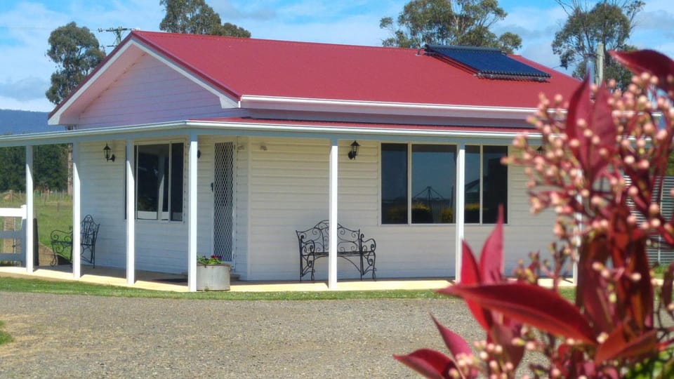 Little Sunnyside Accommodation Hotel in Tasmania