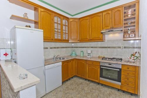 Apartments and rooms by the sea Brela, Makarska - 6056 Hotel in Brela