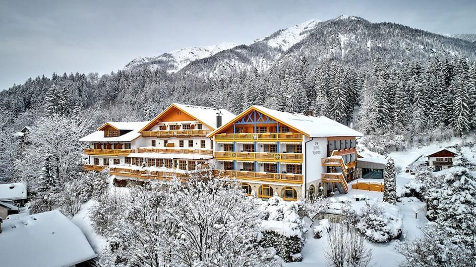 Romantik Alpenhotel Waxenstein Hotel in Grainau