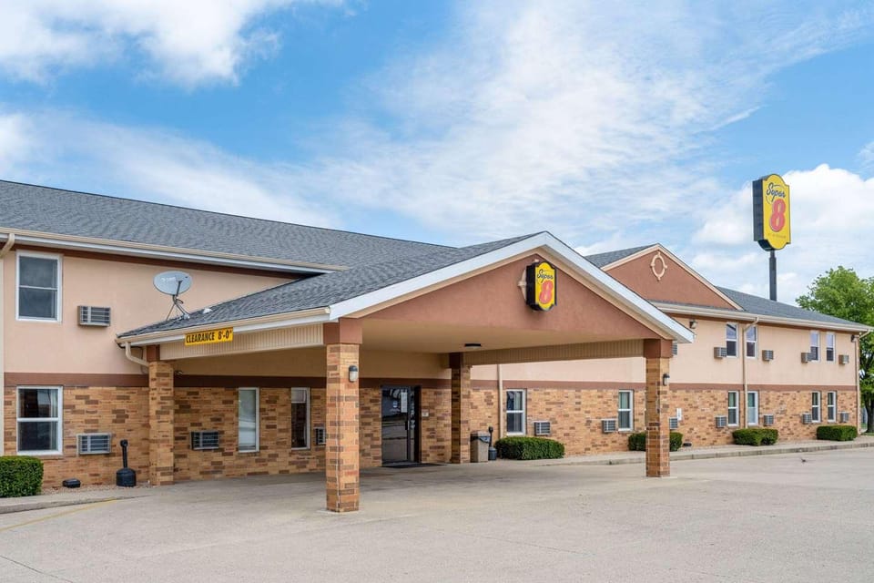 Super 8 by Wyndham Mattoon Hotel in Illinois