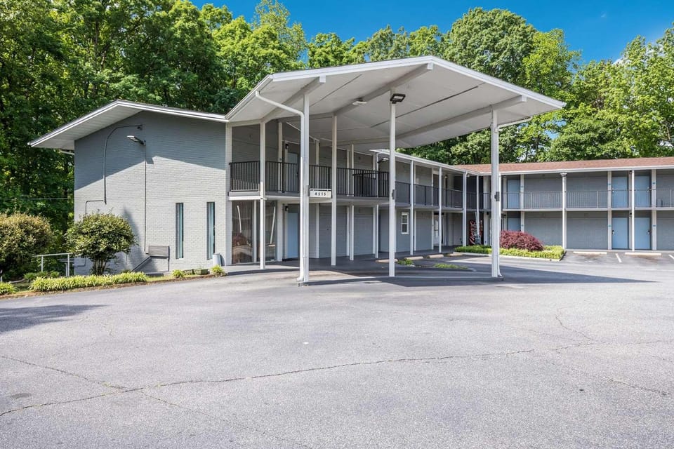 Rodeway Inn Hotel in Lake Hartwell