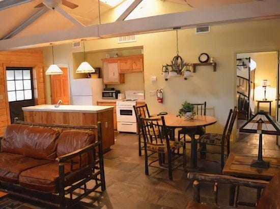 Red BUD Lodge Hotel in Tuolumne County