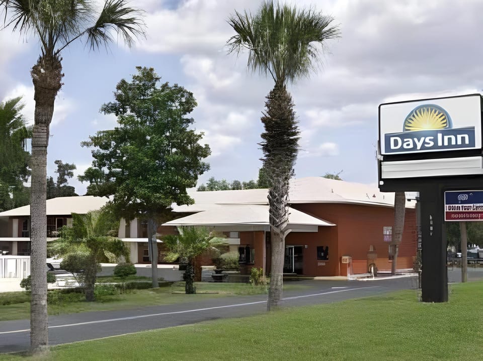 Blue Spring Inn Orange City Hotel in DeLand