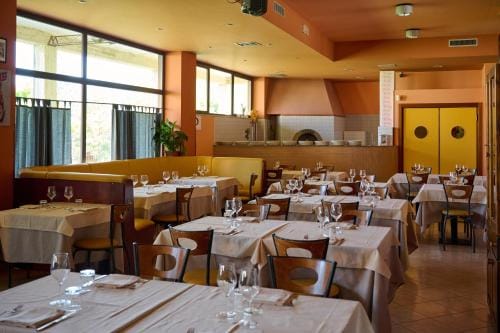 Albergo Shine Hotel in Marche