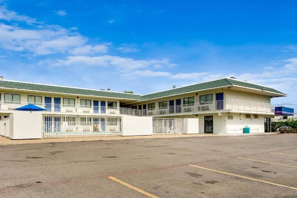Avera Suites Hotel in Muskogee