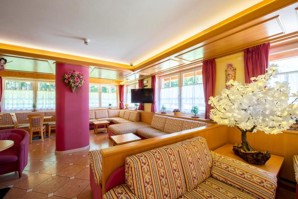 Shared lounge/TV area