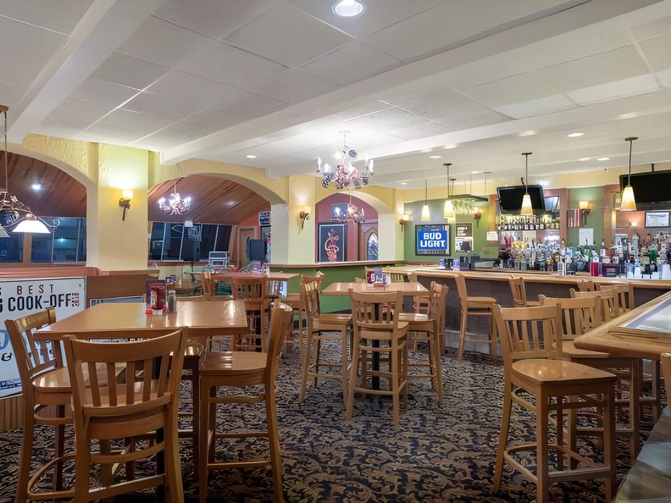 Super 8 by Wyndham Mountain View Hotel in Los Altos