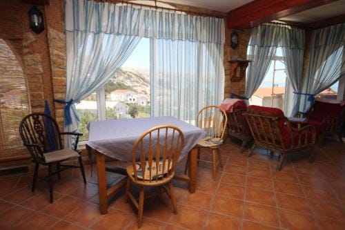 Apartments and rooms with parking space Metajna, Pag - 6369 Hotel in Zadar County