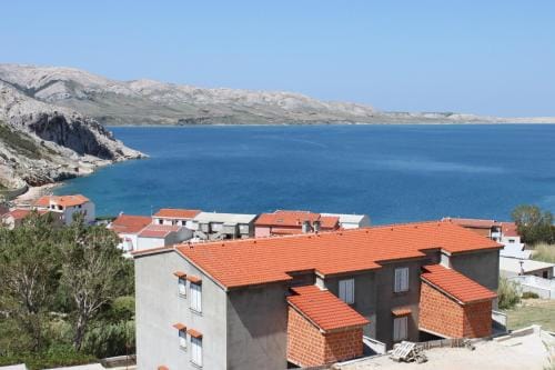 Apartments and rooms with parking space Metajna, Pag - 6369 Hotel in Zadar County
