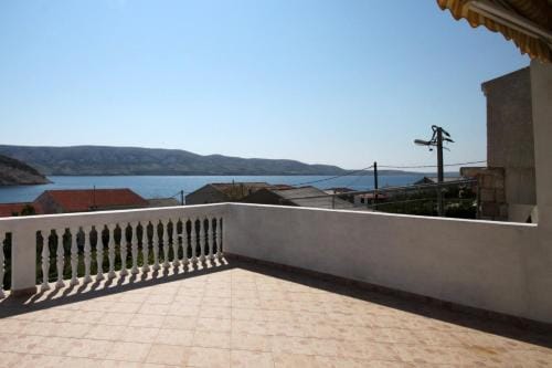 Apartments and rooms by the sea Metajna, Pag - 6496 Hotel in Zadar County