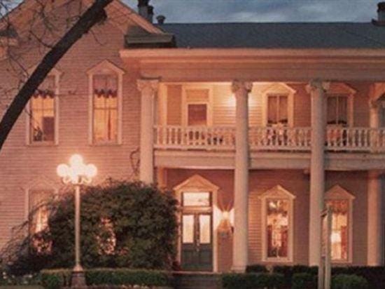 Crystal River Inn Hotel in San Marcos