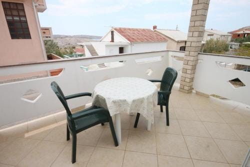 Apartments and rooms with parking space Zubovici, Pag - 6357 Hotel in Zadar County