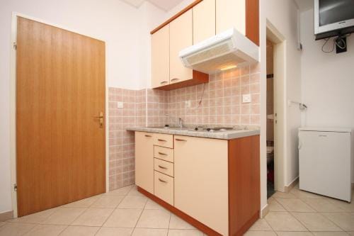 Apartments and rooms with parking space Zubovici, Pag - 6357 Hotel in Zadar County